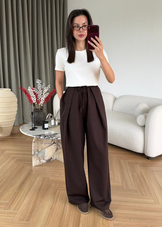 Relaxed Pleated Wide Leg Trousers In Brown
